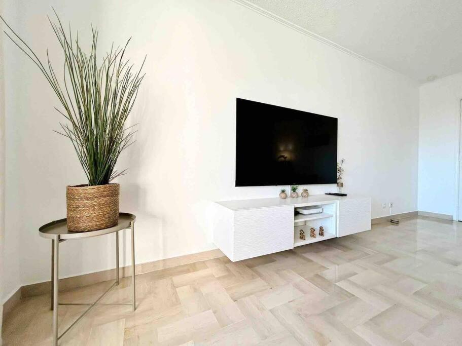 Le Maeva : 4 Prs, Clim, Garage, Piscine Antibes